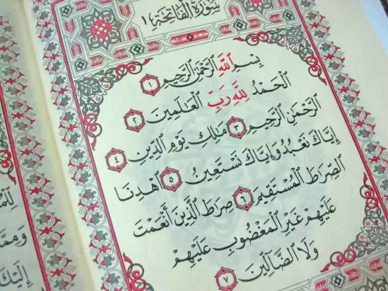 هل تعلم لماذا يحذرنا رسول الله من قراءة الفاتحة بسرعة اثناء الصلاة ؟ معلومة لايعرفها الكثير 