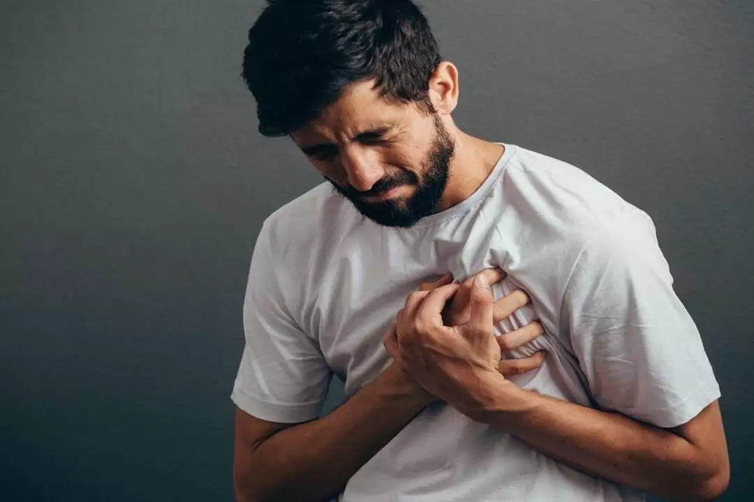 طبيب سعودي يكشف السبب الرئيسي لإصابة الشباب بجلطات القلب؟