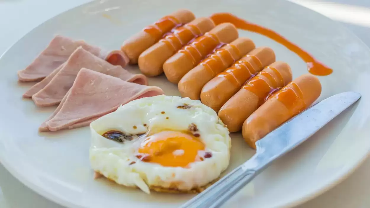 احذر و بشدة..  ثلاث وجبات صباحية يتناولها الكثيرون دون علم تؤدي الى الإصابة بالسرطان.. لن تتوقعها 