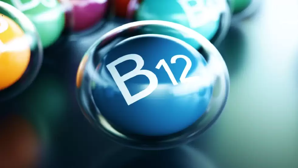 ظهور 4 علامات على اليدين والرجلين تشير إلى نقص شديد في فيتامين «B 12» الهام للجسم .. تعرف عليها ؟