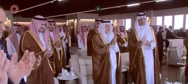 الكشف عن الحالة الصحية للأمير السعودي  خالد الفيصل بعد إصابته بكسر في قدمه اليسرى