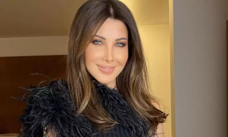 الفنانة نانسي عجرم توقف حفلها في قبرص من أجل معجبيها