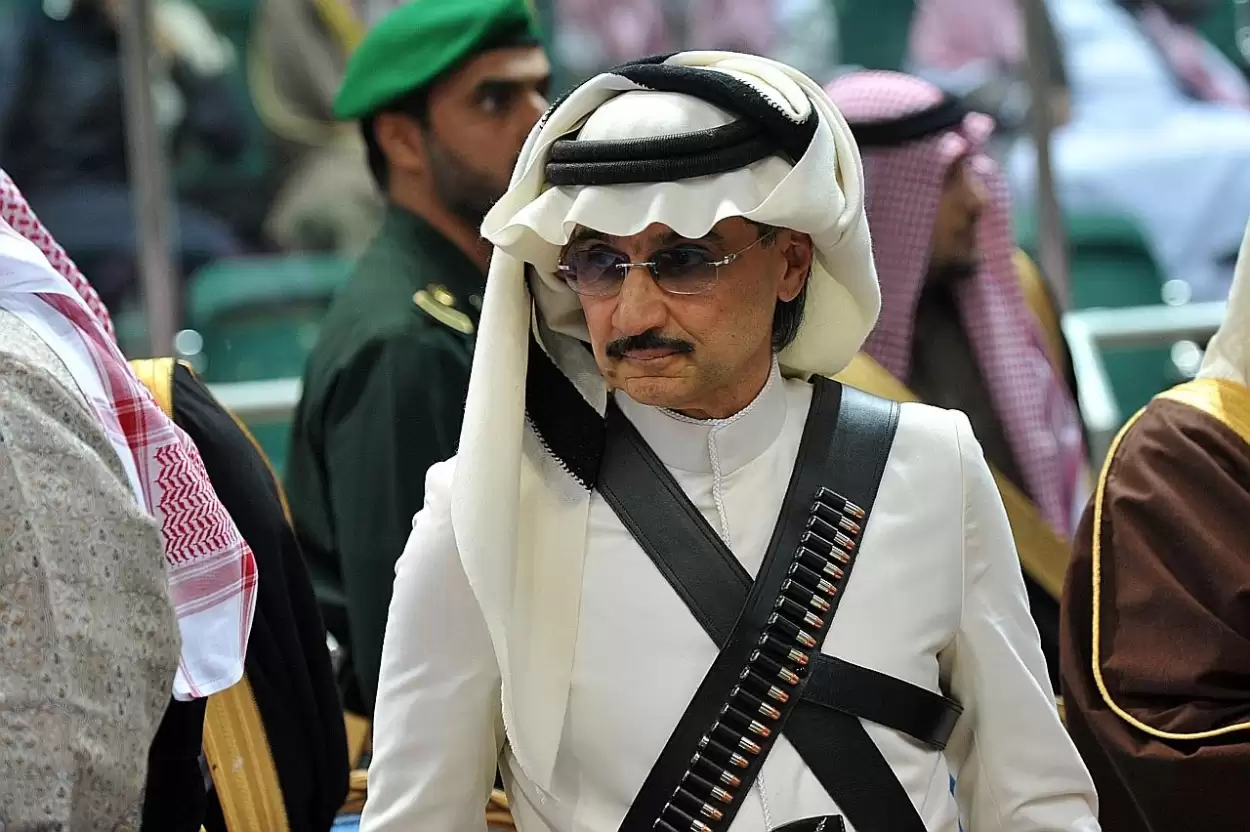 من هو رجل الاعمال الذي ازاح الامير السعودي الوليد بن طلال من عرش اغنى رجل ؟ 